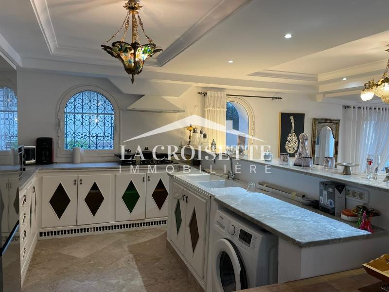 Villa meublée S+3 vue sur mer avec piscine à La Marsa